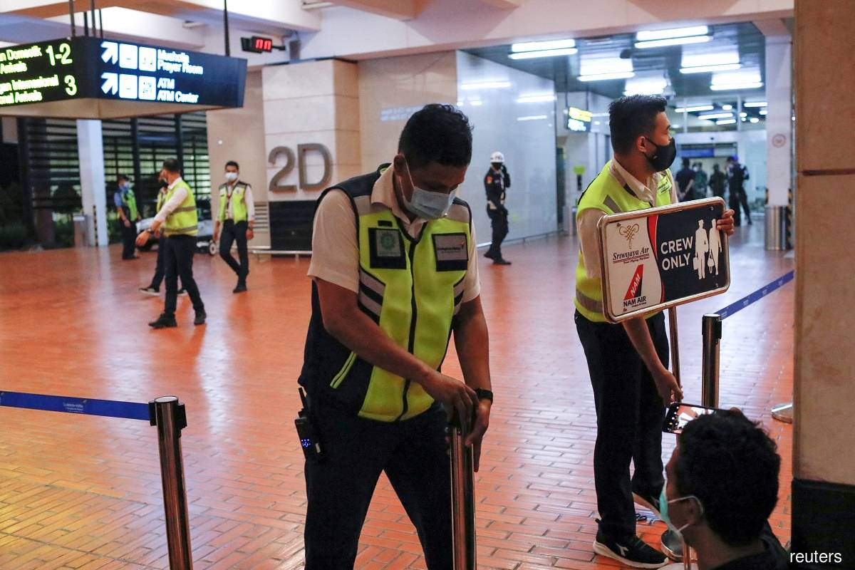 Indonesian Sriwijaya Air plane loses contact after taking off from Jakarta — media